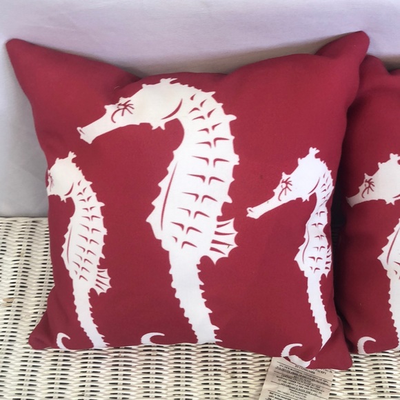 PILLOWS - Picture 2 of 3